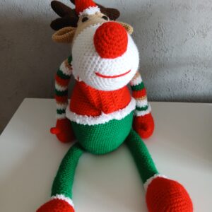 Świąteczna maskotka Renifer w czapce Mikołaja