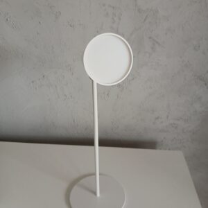 nowoczesna lampka led na stojaku